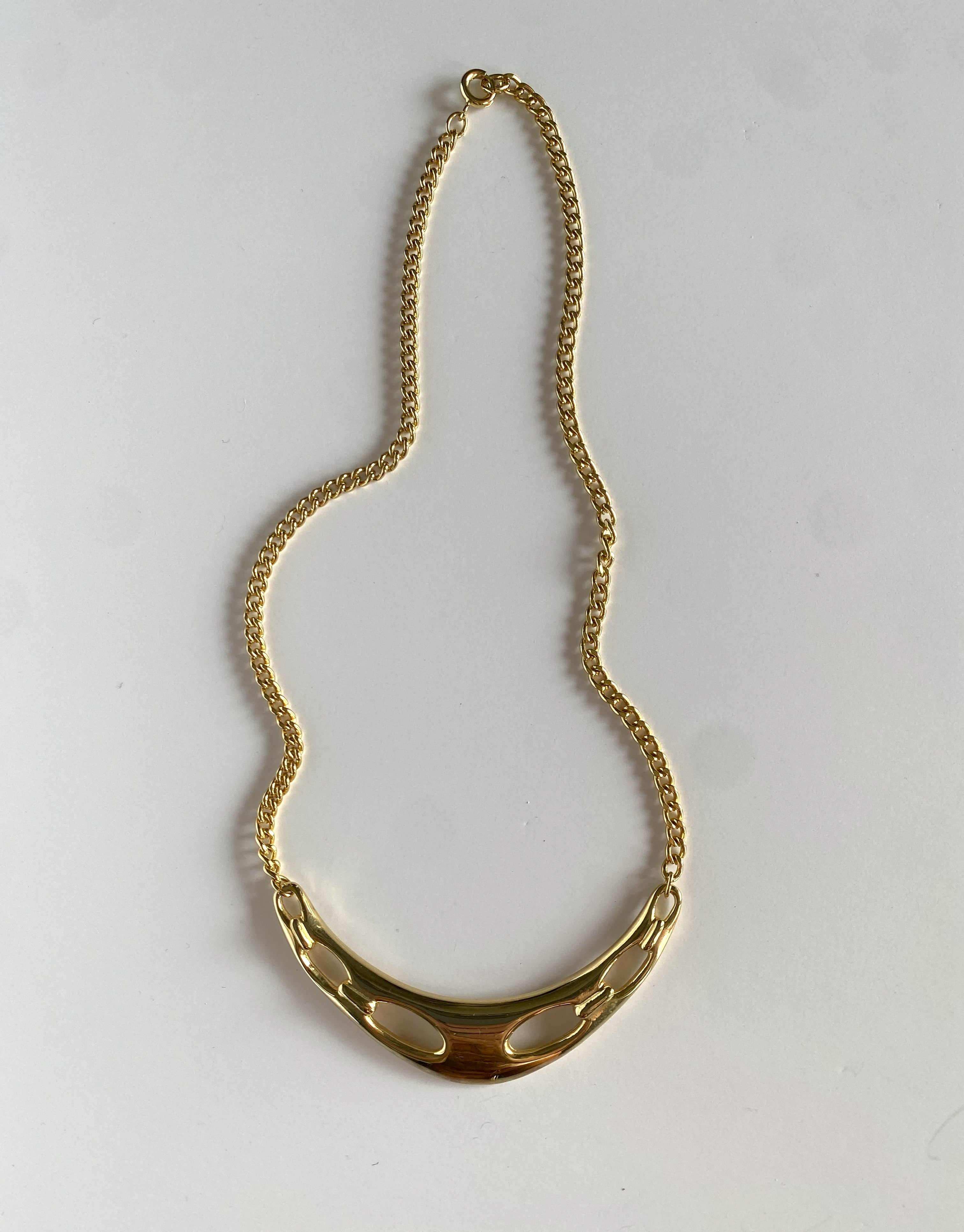 ELISHA Curved Bar Choker