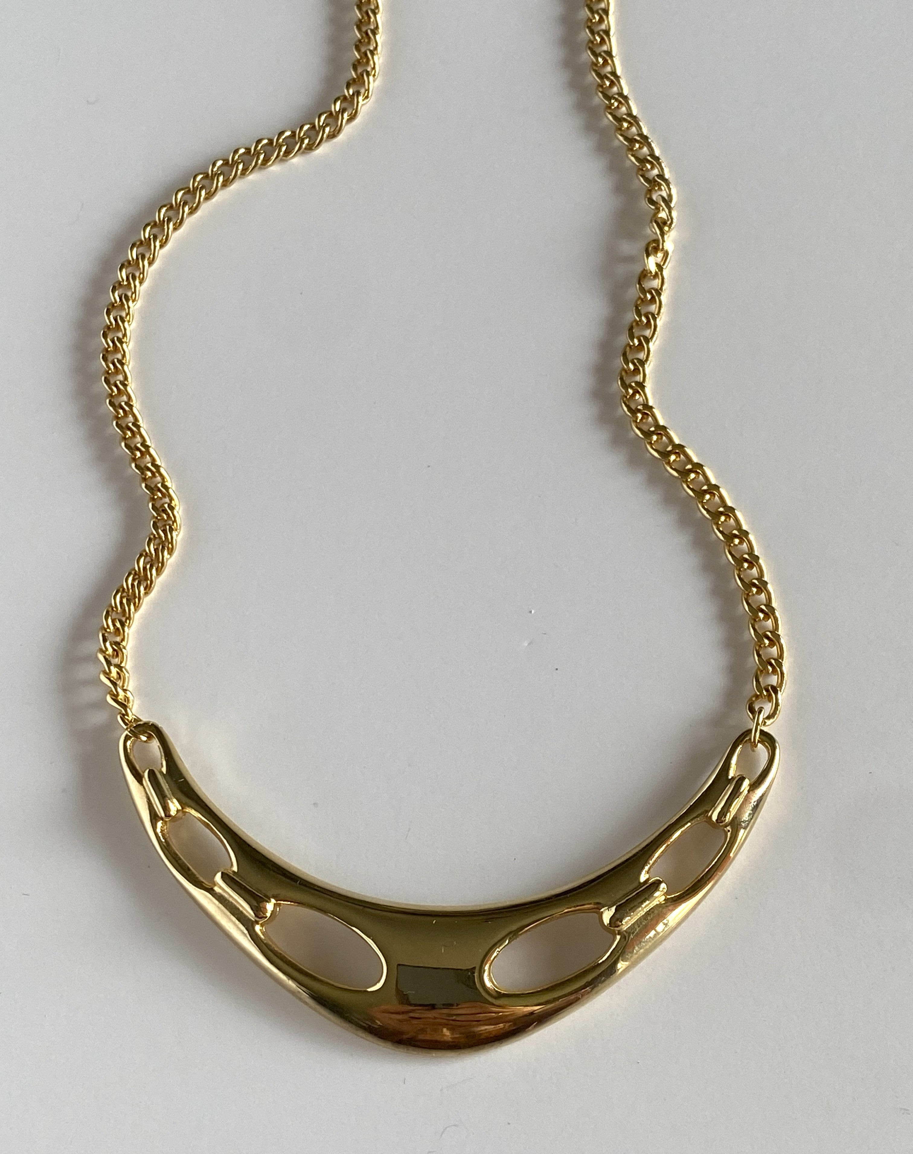 ELISHA Curved Bar Choker