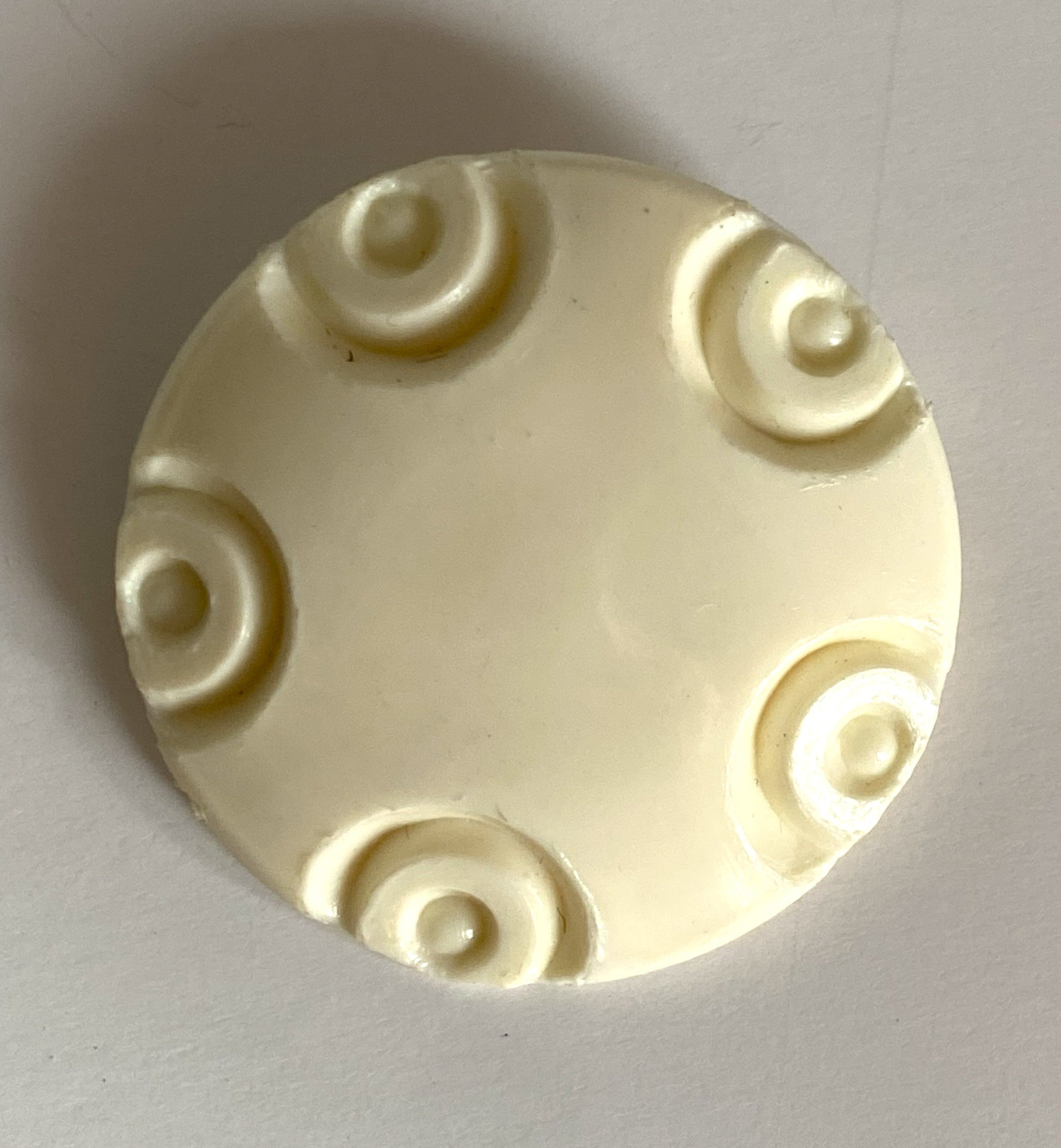 IVY Cream Circle Brooch