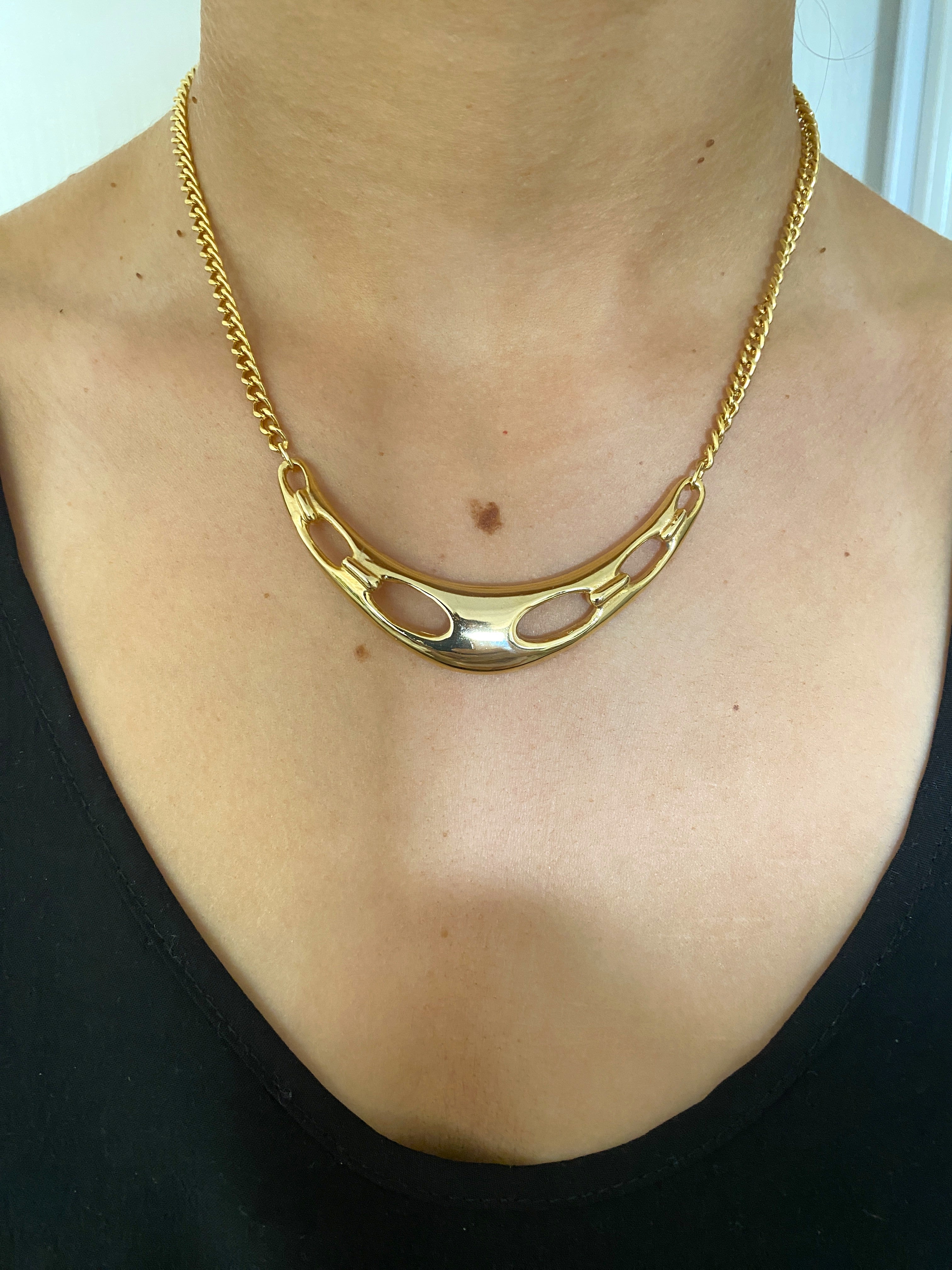 ELISHA Curved Bar Choker