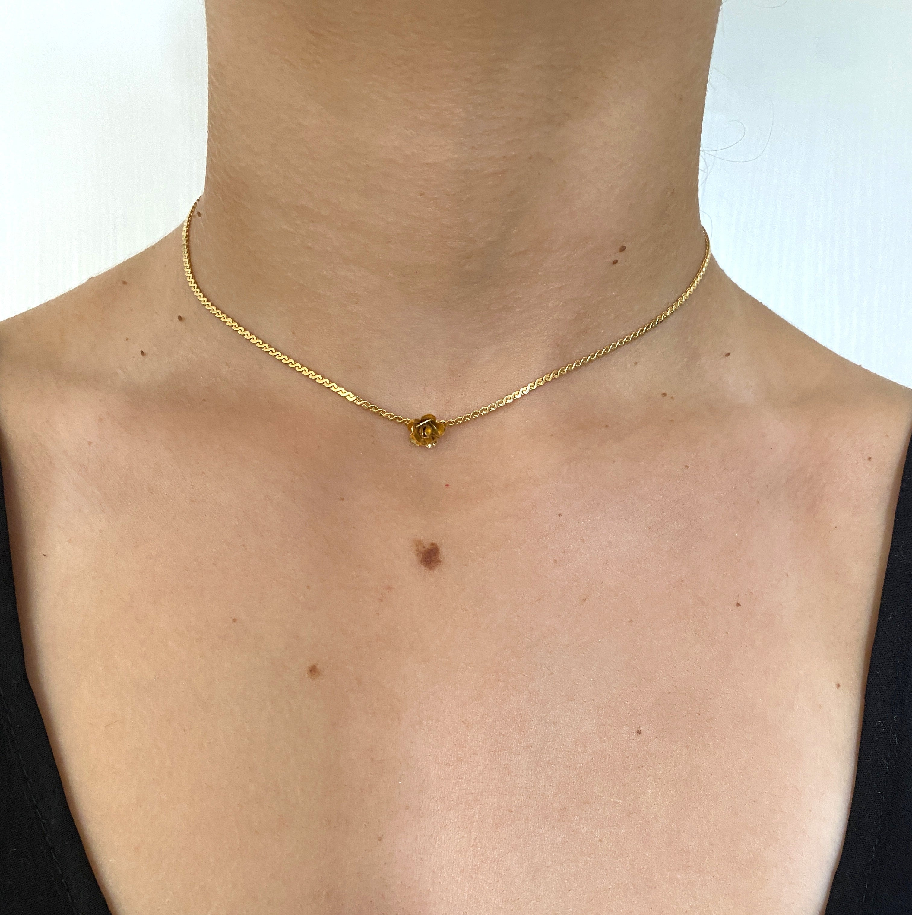 SARA Flower Choker